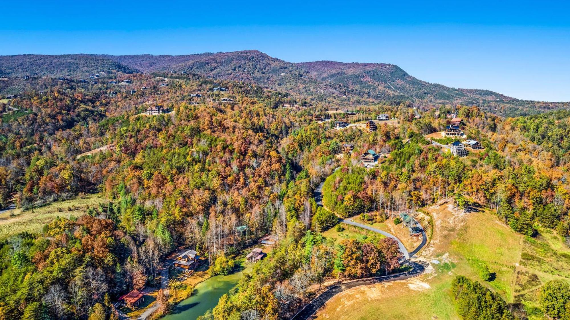 Bearfoot Pines - True Log Cabin - Wi-Fi, Hot Tub, Fishing, Deck With Views! - Mins To Pf Sevierville Exteriér fotografie
