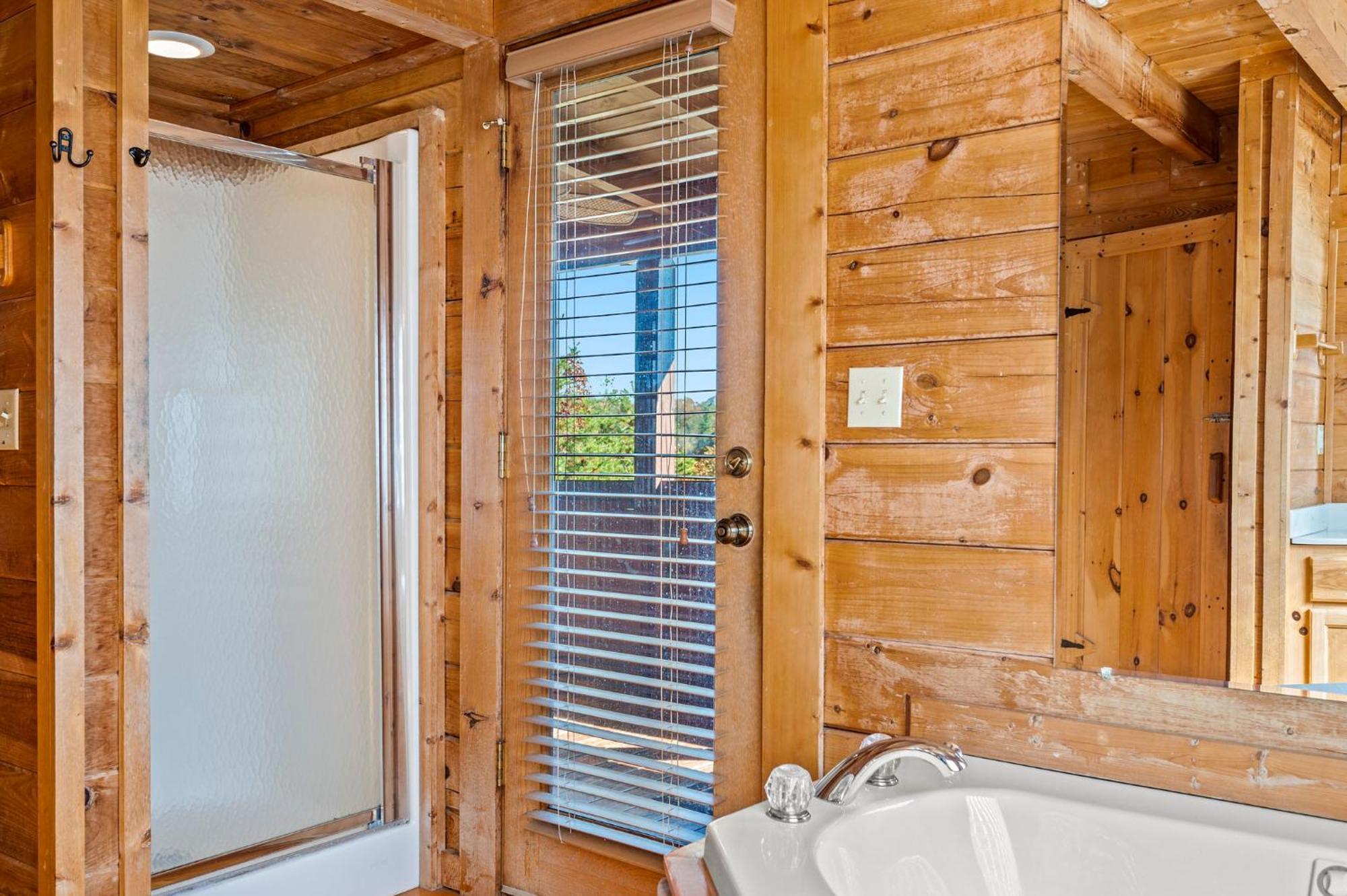 Bearfoot Pines - True Log Cabin - Wi-Fi, Hot Tub, Fishing, Deck With Views! - Mins To Pf Sevierville Exteriér fotografie